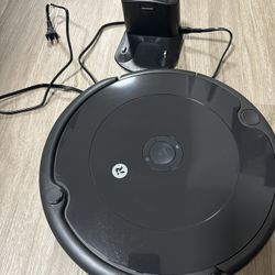 iRobot Roomba 692 Robot Vacuum - Wi-Fi Connected, Personalized