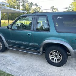 2000 Ford Explorer