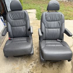 Second-row seats for the Honda Odyssey minivan (2005–2010 models), upholstered in gray leather.