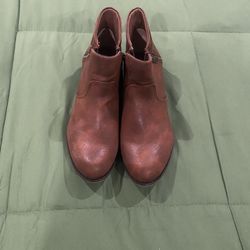 Women’s Boots Size. 8