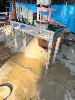Mirrrored table $40 used don’t need it