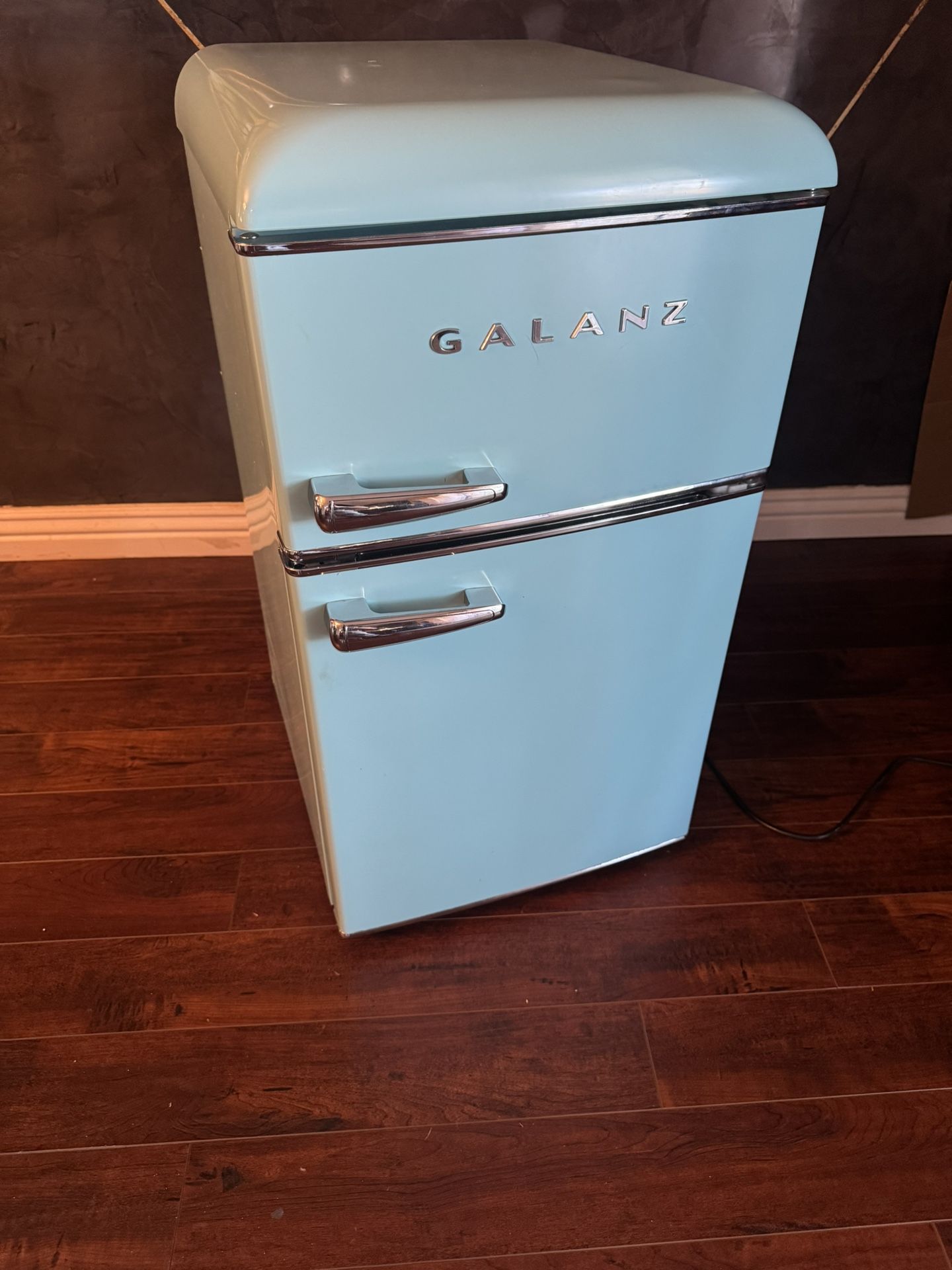 Galanz mini fridge 