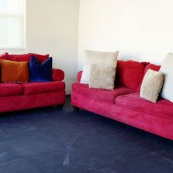 FREE DELIVERY!!!!
Ashley Furniture: Beautiful Scarlett Couch Set!!!