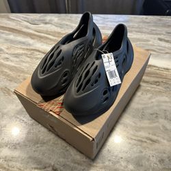 Yeezy Foam RNNR Onyx (Size 10) DS