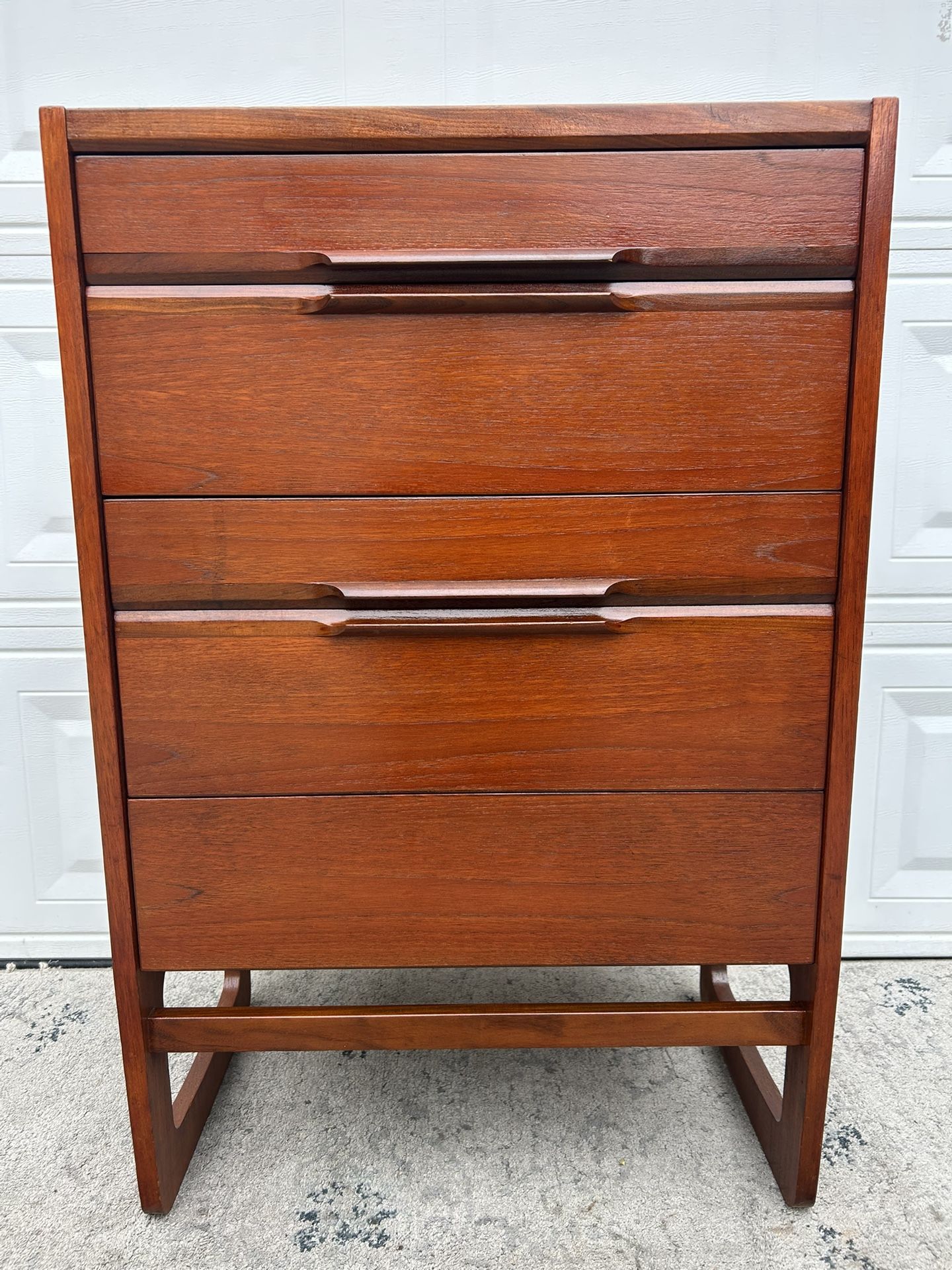 Mid Century Modern Dresser (+more!)