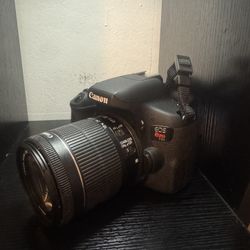 Canon EOS Rebel  T6i