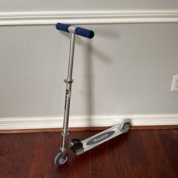 Like New Razor kick Scooter 