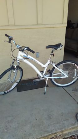 schwinn midtown bicycle Riverwalk 26in Easily adapt to your terrain with the 7 Schwinn Mountain Bikes For Sale