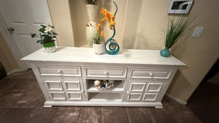 Beautiful rustic fireplace /tv stand with different colors of flames 75” inches long