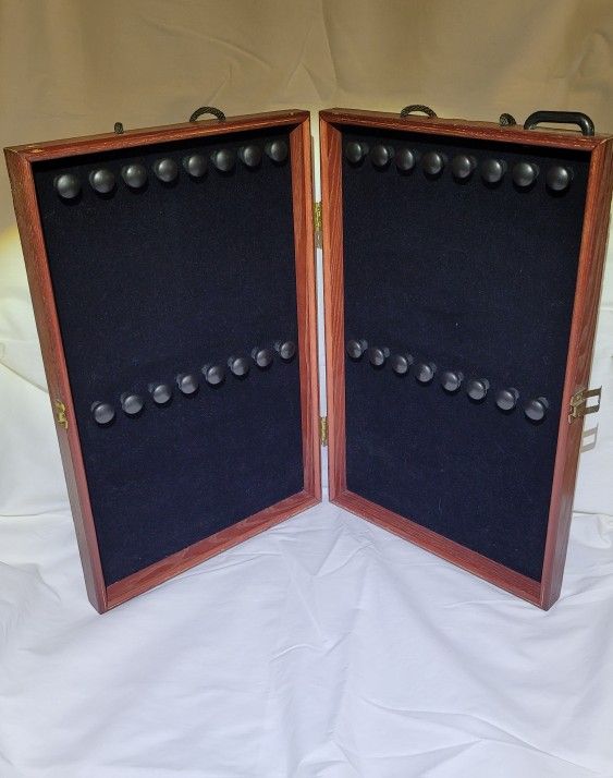 "Showcases To Go" Jewelry Display cases