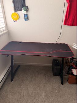 Gaming table