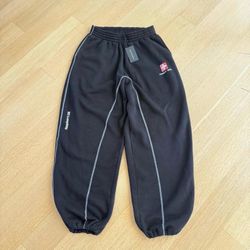 GV Gallery Berry Med Sweatpants
