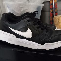 Nike Full Force mens size 9