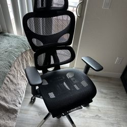 Like New Huuger Mesh Office Chair w/ Footrest - Ergonomic, Black - $125 OBO!