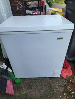 Idylis White Chest Freezer