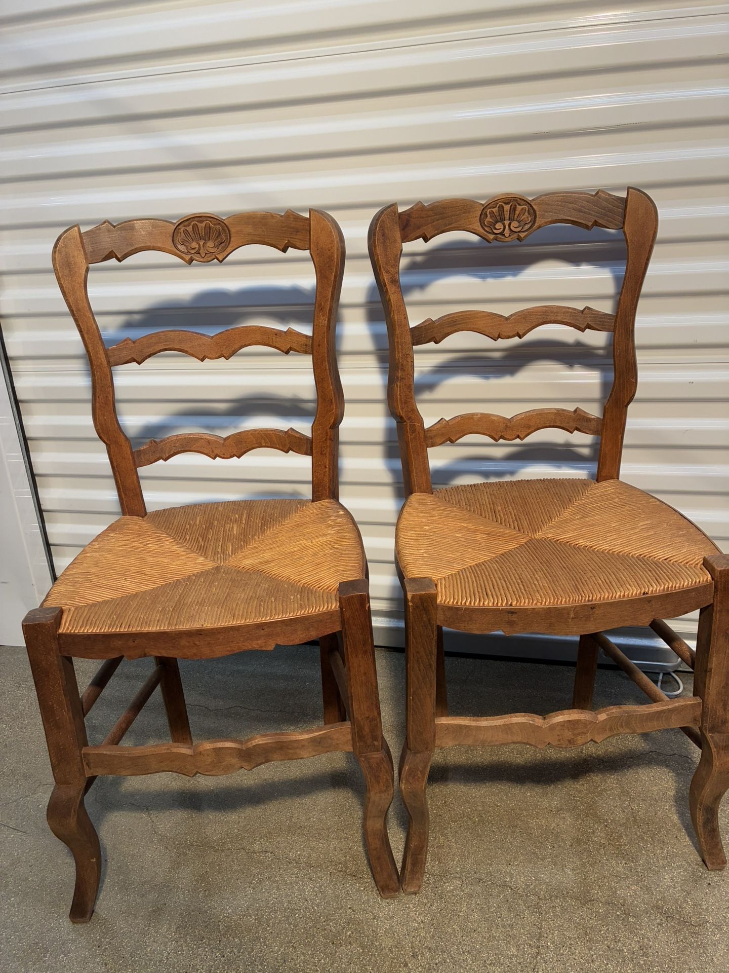 Antique French Set of 12 Twelve Louis XV Style Oak Ladder Back Rush Seat Kitchen Dining Chairs (Circa 1920)