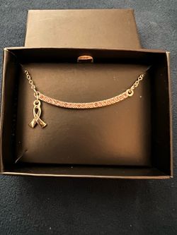 Pink gold toned necklace