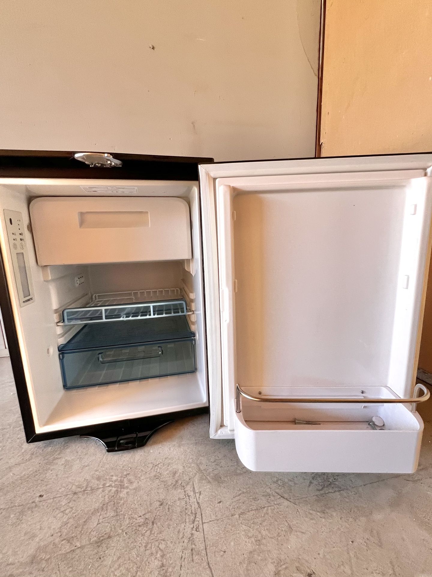 Campervan Fridge & Freezer (Dometic CRX 50T)