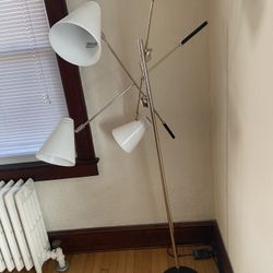 Pole lamp￼