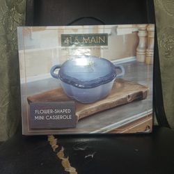 Flower-Shaped Mini Casserole Pot