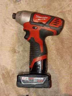 Milwaukee M12 Cordless Impact Driver with Battery