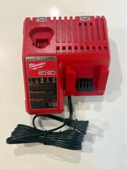 Milwaukee M12 and M18 12-Volt/18-Volt Lithium-Ion Multi-Voltage Battery Charger