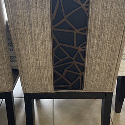 Selling This Dinning Table Great For Hosting 