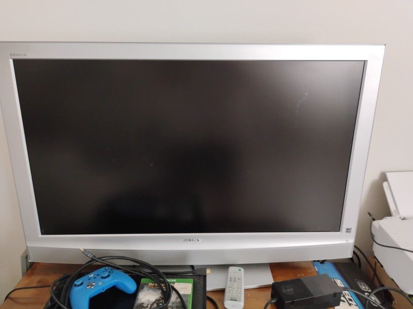 40 Inch Sony TV Plays Good
