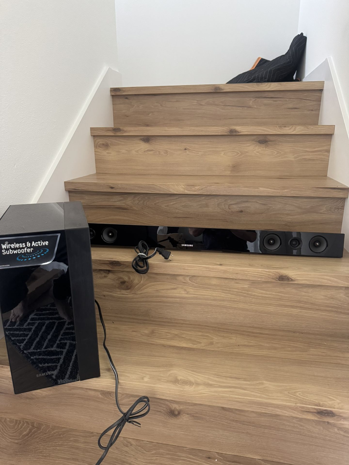 Samsung Powered Home Theater Sound Bar with Subwoofer