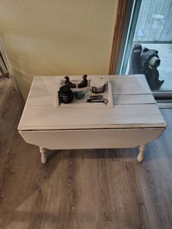 Vintage Chippy Wooden Drop Leaf Coffee Table with Turned Legs