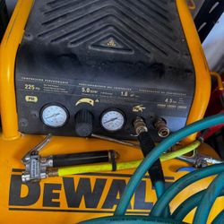 Dewalt 4.5 gallon Air Compressor 