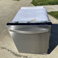 Whirlpool 24” Stainless Steel Built-In Dishwasher 