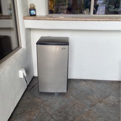 Sanyo Refrigerator