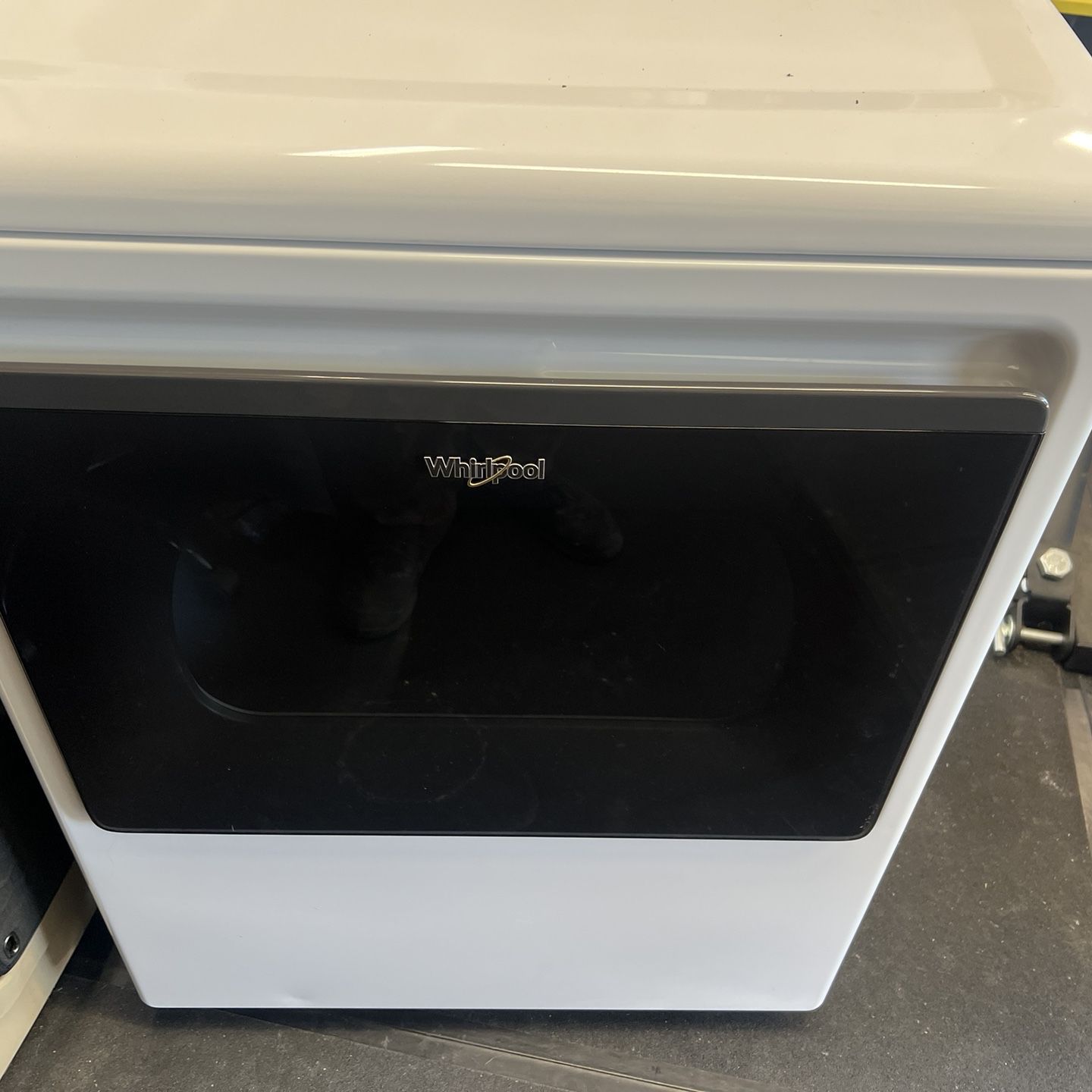 Whirlpool Front load Electric Dryer