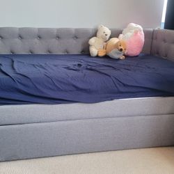 Antek Upholstered Daybed With Trundle 