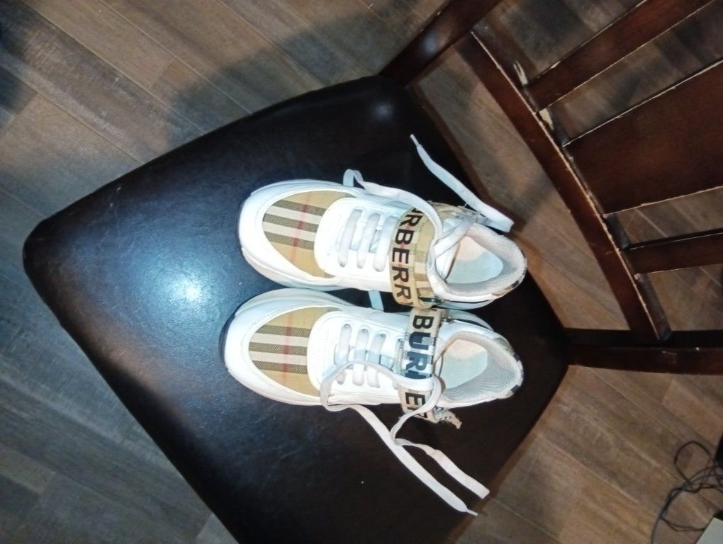 Tenis Pry Burberry Size 26