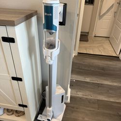 * Need Gone Saturday 1/17 * Shark Cordless Empty & Clean Vacuum - Cracked On hand piece - runs amazing! 