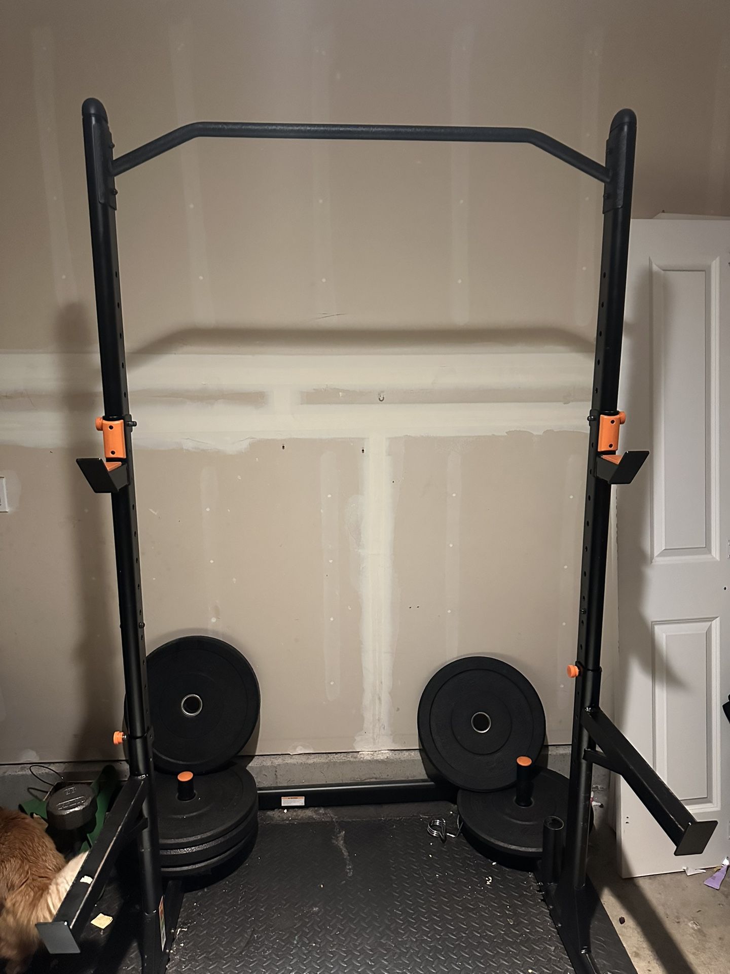 Squat Rack With Pull Up Bar/ Rubber Plates 