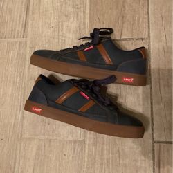 Levi’s Shoes Size 7Y