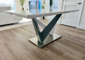 Modern White High-Gloss Dining Table with Pedestal Base