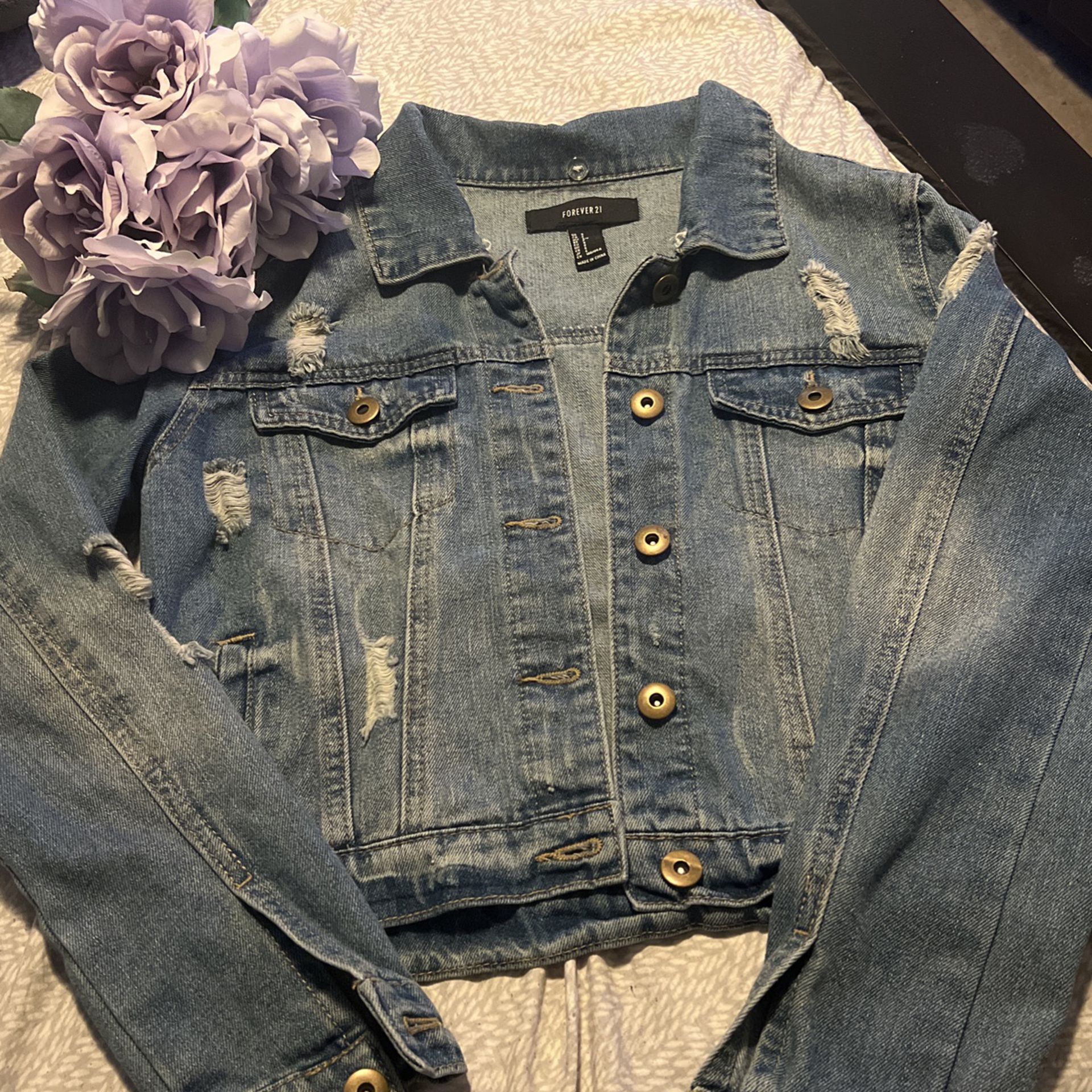 Beautiful Jean Jacket ( Must Go Asap) Feel Free To Make An Offer 