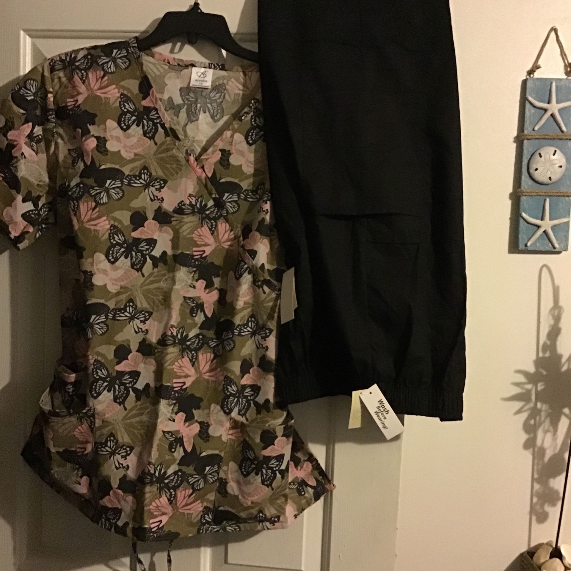 Set of scrubs size 1X brand new still has tags attached