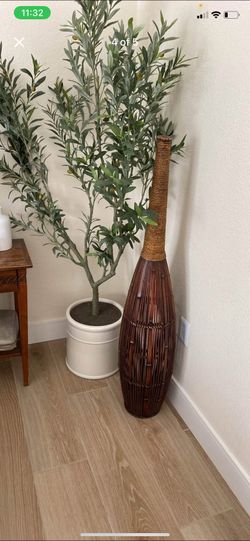  Wicker tall vase 