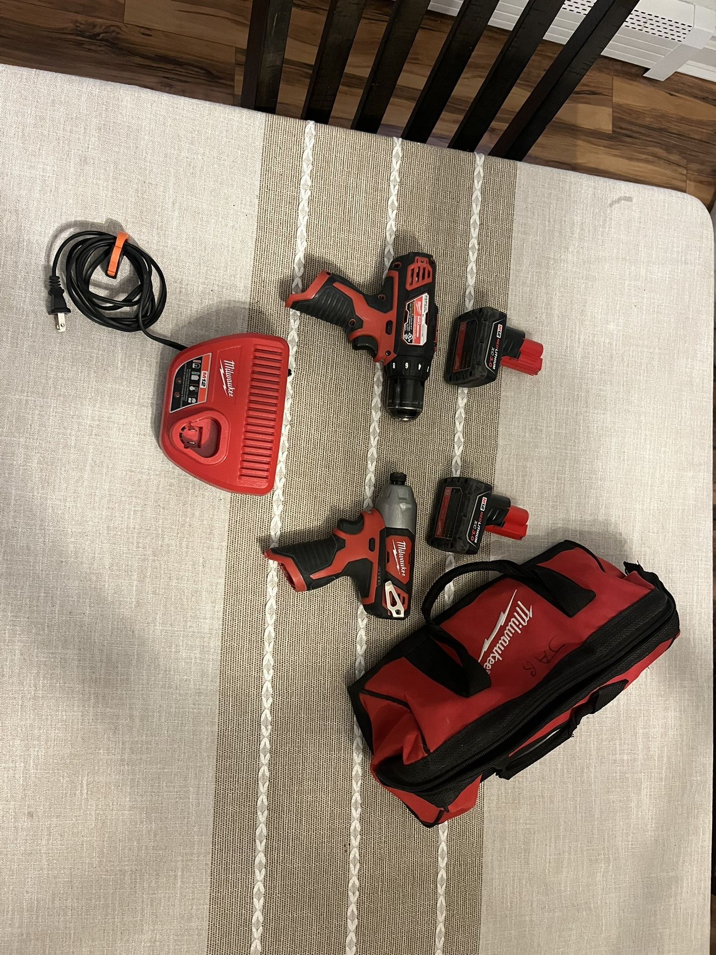 Milwaukee M12 Drill/Impact Gun Kit