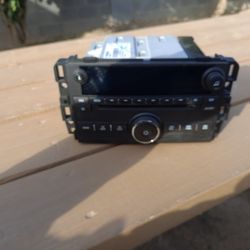 Original  Radio And Cd Player Fits Chevy Truck 07 And Up To13 