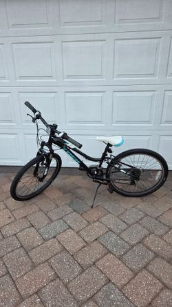 Trek Precaliber 24" Mountain Bike - 21 Speed - Shimano - Black/Blue