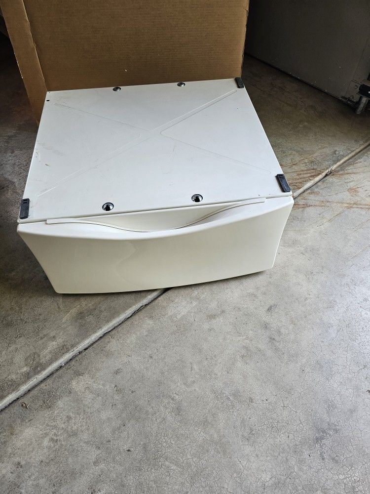 Washer/ Dryer Pedestal