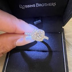 Gorgeous Engagement Diamond Ring 