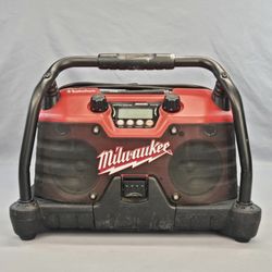 Milwaukee Job Site Radio Powered By Rockford Fosgate 49-24-0200 Works Well