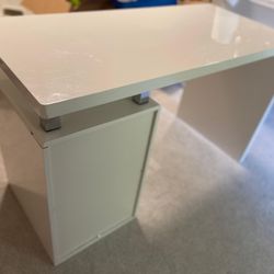 White Office Desk And Chair